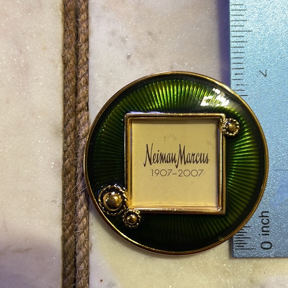 Jay Strongwater scarf clip and photo holder. Original owner and never used. - Picture 4 of 5